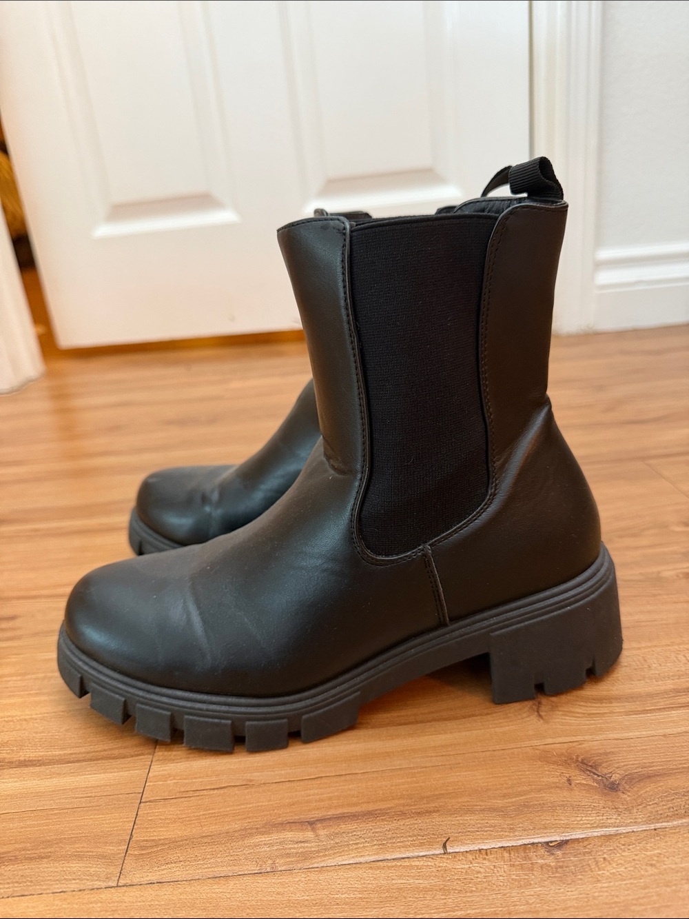 Steve Madden Black Chelsea Ankle Boot - Women